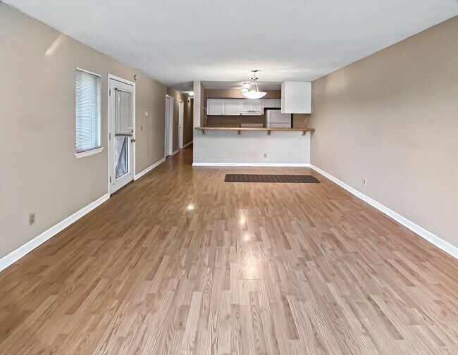 Foto del edificio - Spacious Condo next to Magnuson Park