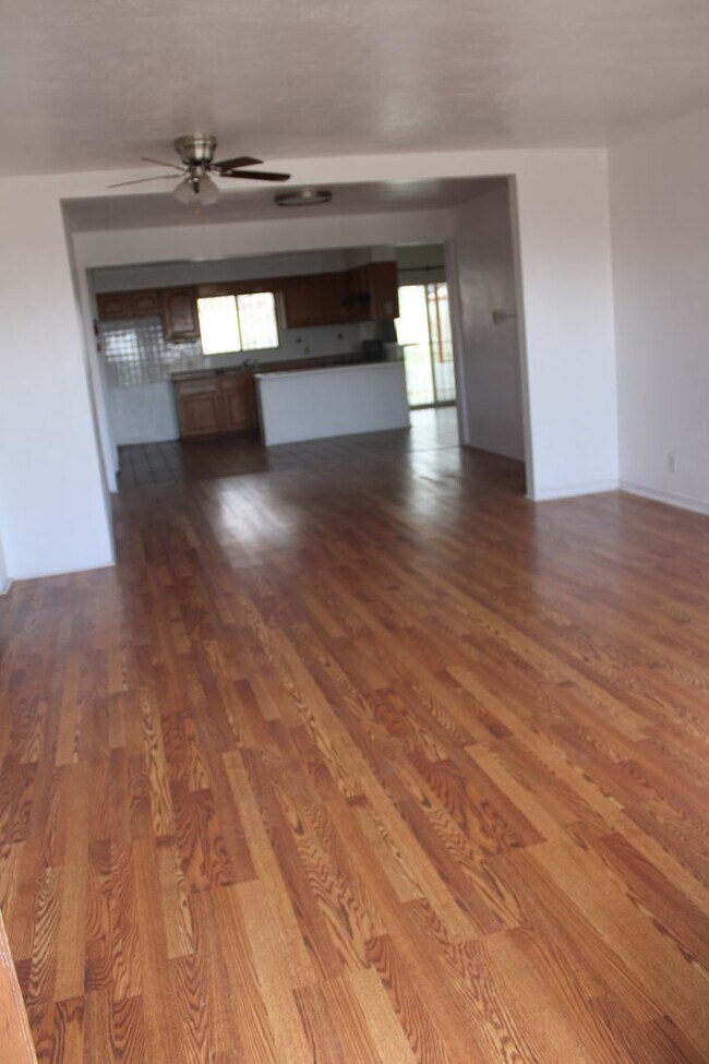 Foto del edificio - 3221 Monroe Ave
