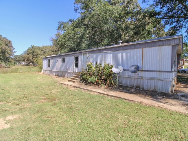 Building Photo - Beautifully Updated 3BR/2BA Trailer in Mus...
