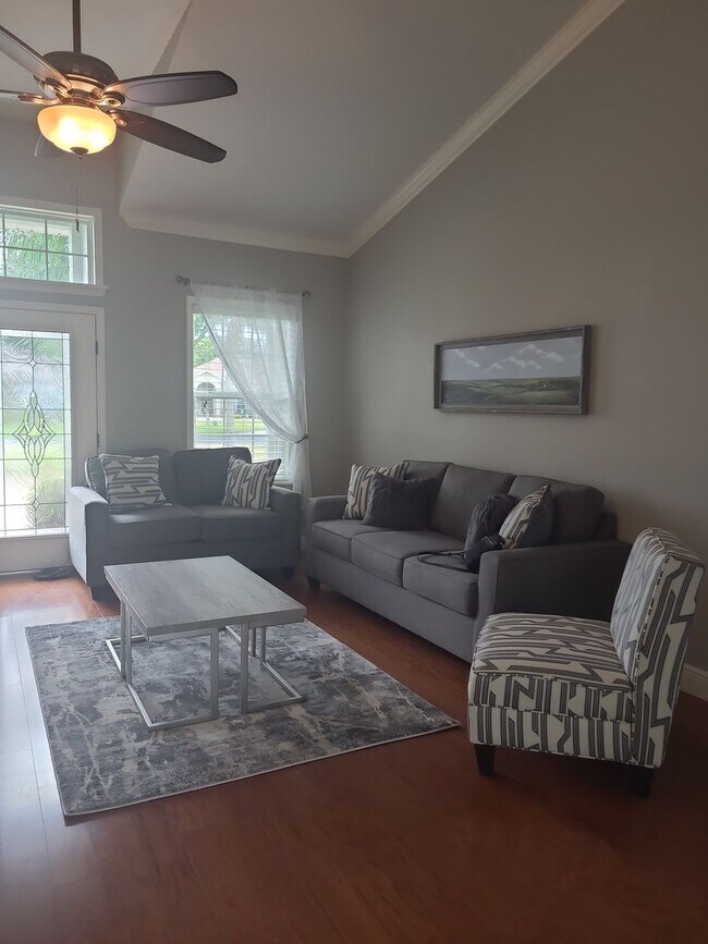 Building Photo - BEAUTIFUL EXECUTIVE HOME in The Lake of La...