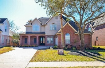 Building Photo - 5835 Stratford Gardens Dr