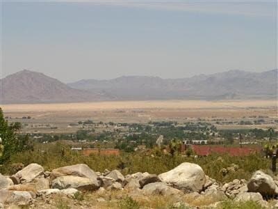 Building Photo - 3-Bed, 2-Bath Lucerne Valley Home with Spa...