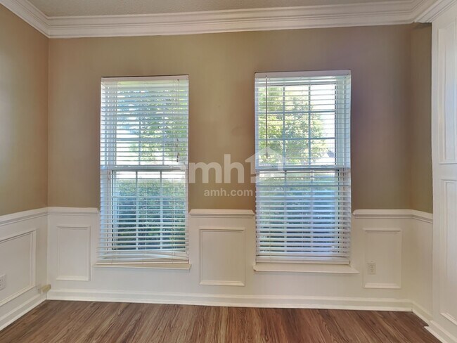 Foto del edificio - 5 Hessell Ct