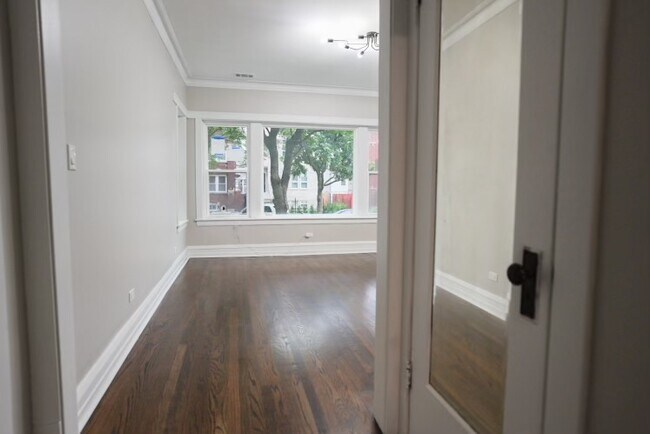 Foto del edificio - 4850 W Nelson St
