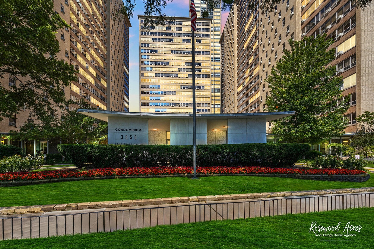 Photo - 3950 N Lake Shore Dr (Chicago, IL)