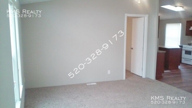 Building Photo - 4 Bedroom 3 Bath Manufactured home (OWNER ...