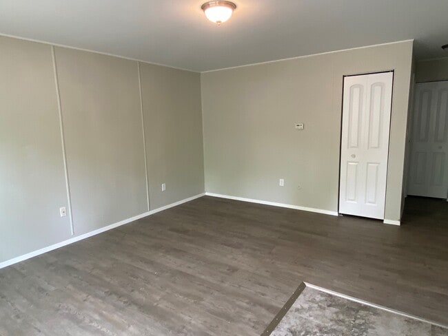 Building Photo - 2605 Roland Dr