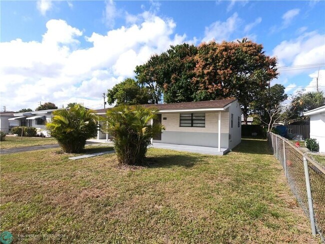 Foto del edificio - 3121 NW 4th Pl