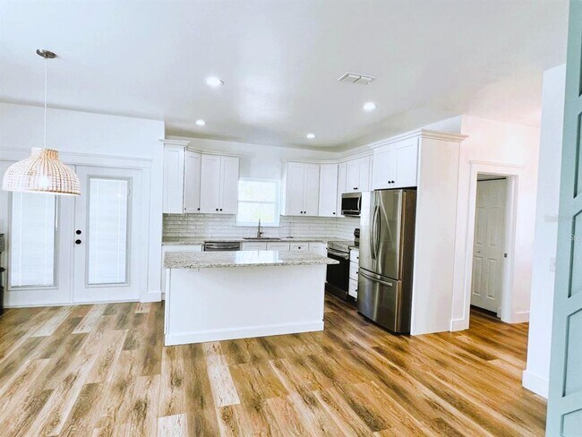 Foto del edificio - 22229 Carson Dr