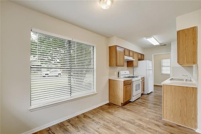 Building Photo - 5604 Pinon Vista Dr