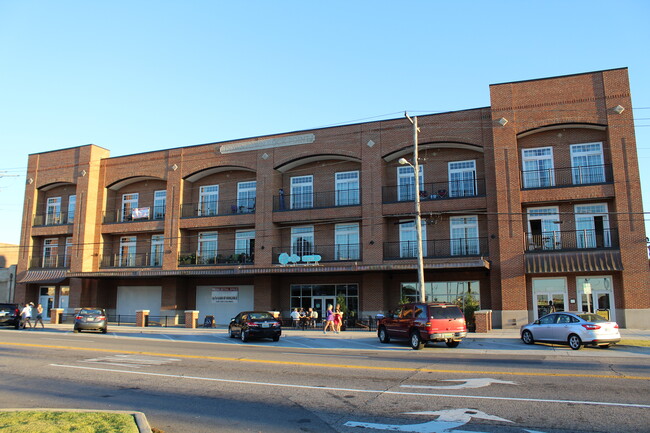 Building Photo - 2529 University Blvd