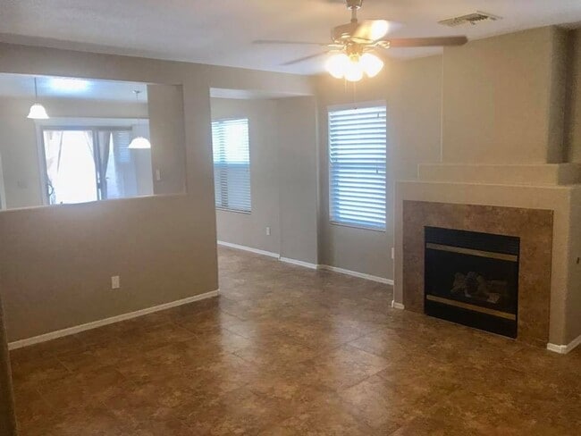 Foto del edificio - 3-bedroom, 2-bath on oversized lot