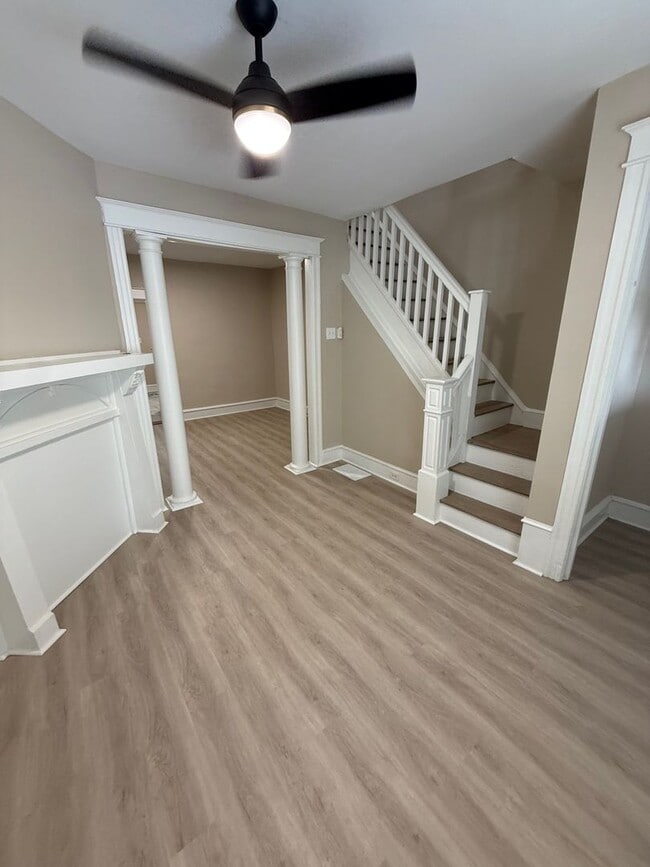 Foto del edificio - Beautifully Renovated Porch Front Home