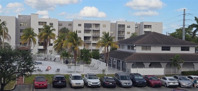 Foto del edificio - 8145 NW 7th St