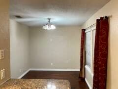 Foto del edificio - 900 Elmhill Ct