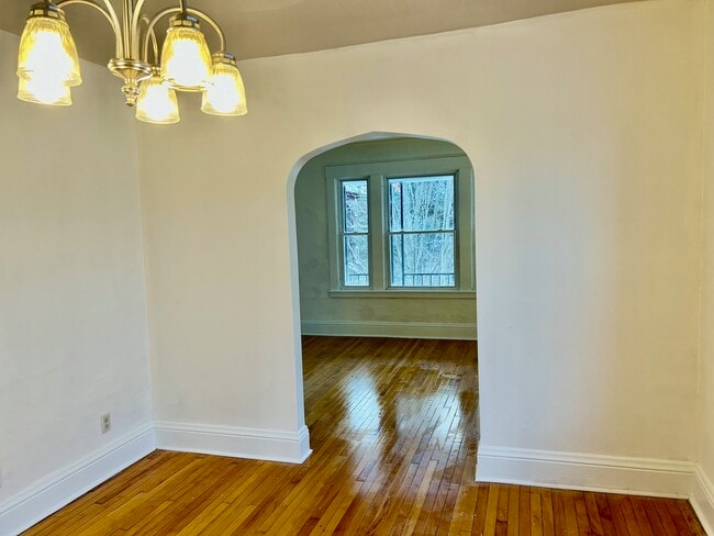 comedor - 29 Emerson Ave