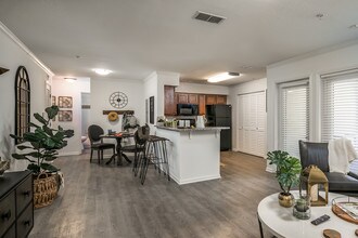 Building Photo - Landmark Apartments