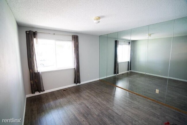Building Photo - 2421 S Xanadu Way