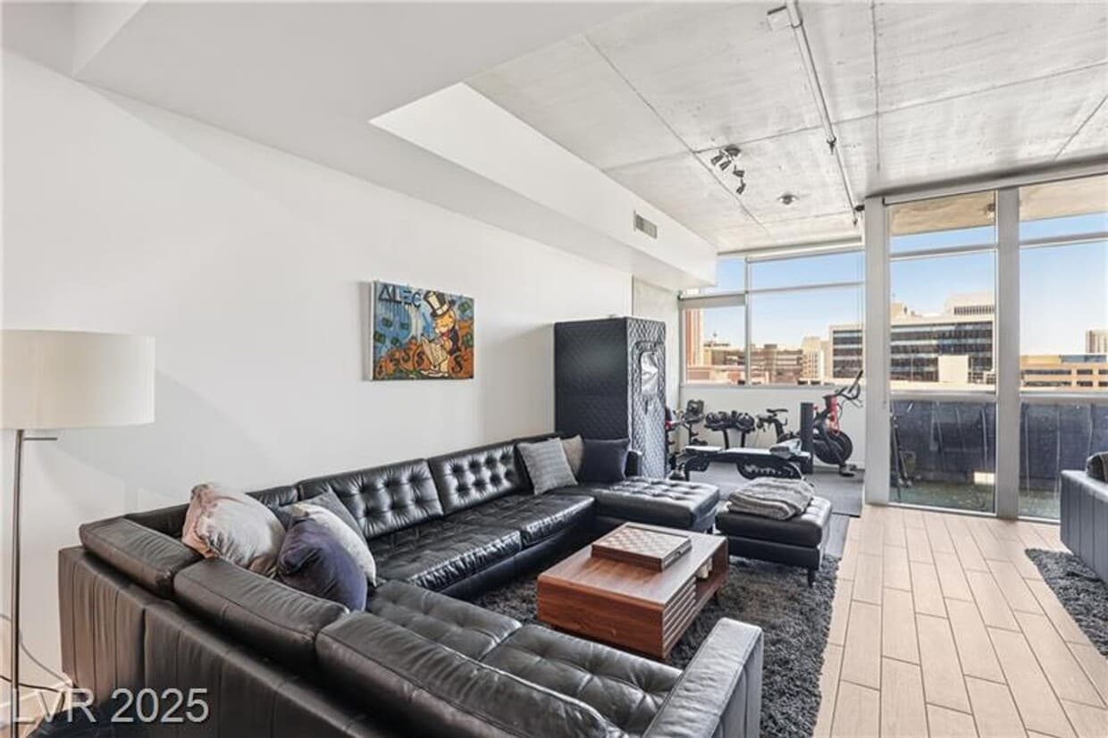 Primary Photo - Downtown Las Vegas Luxury Condo with Moder...