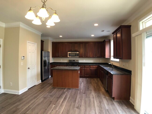 Building Photo - 327 Larktree Ln