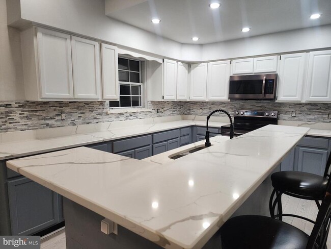 Building Photo - 3693 Brookeside Dr