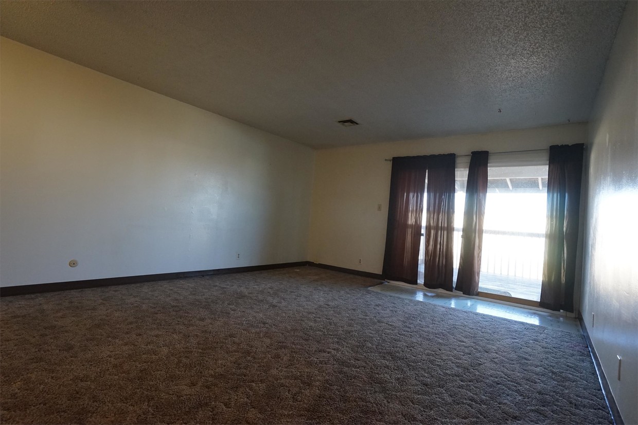 Primary Photo - 443 5th Ave