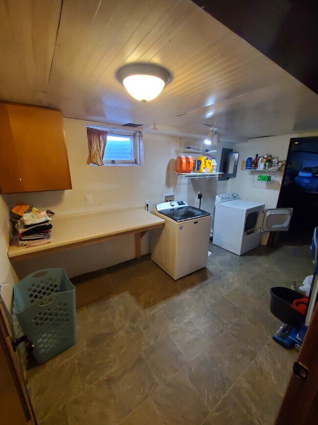 Foto del edificio - 145 Indiana St