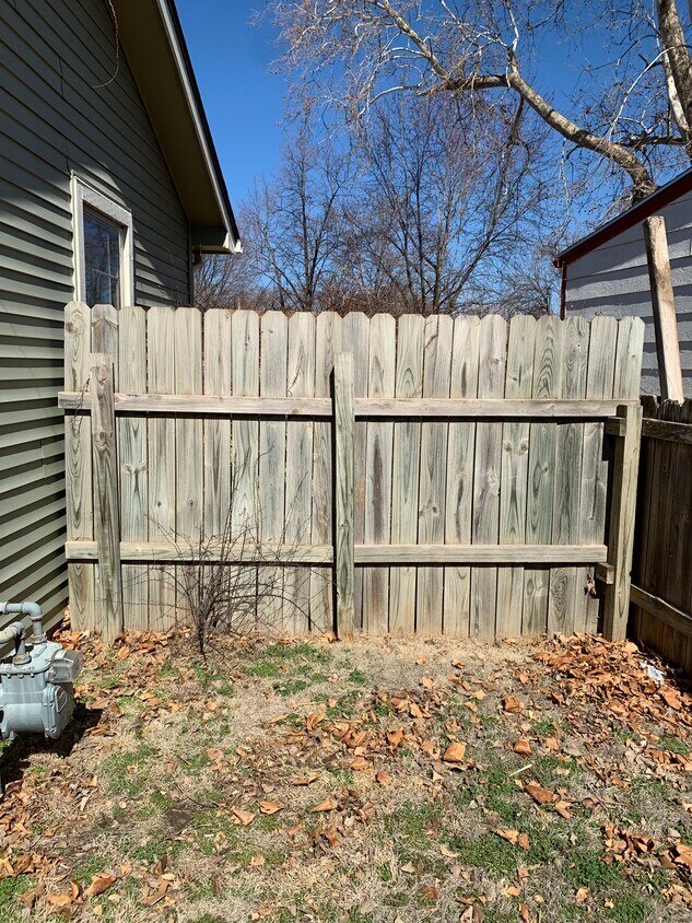 Foto del edificio - 411 Spencer Dr