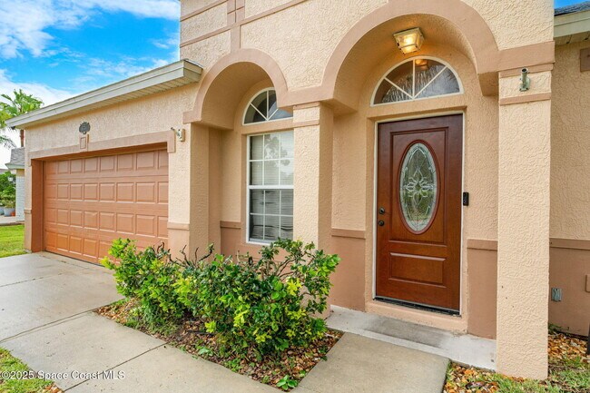 Building Photo - 1774 Sun Gazer Dr