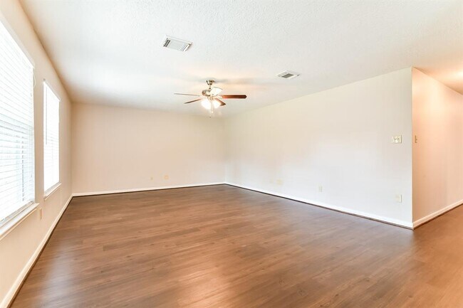 Foto del edificio - 4611 Dove Springs Dr