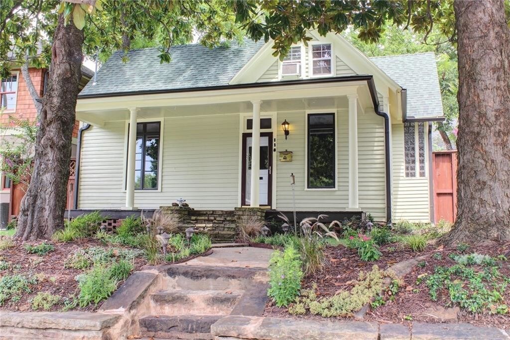Primary Photo - 118 W Spring St
