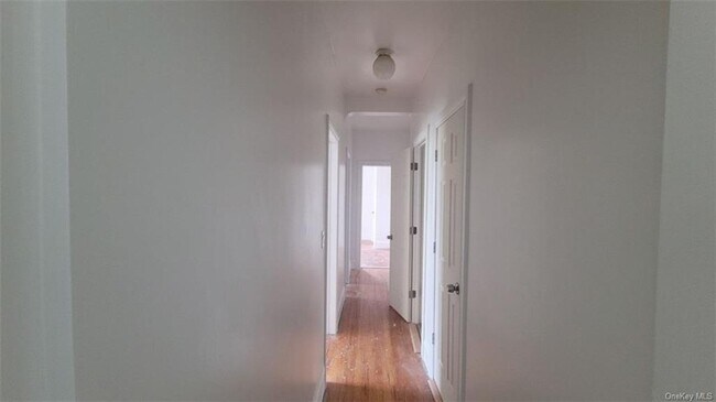 Building Photo - 23 Alida St