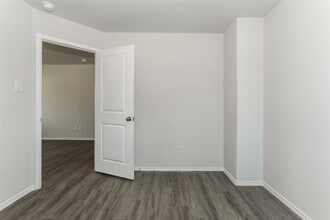 Building Photo - 111 Blue Crane St