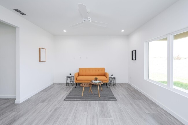 Building Photo - 301 Deer Path Lp