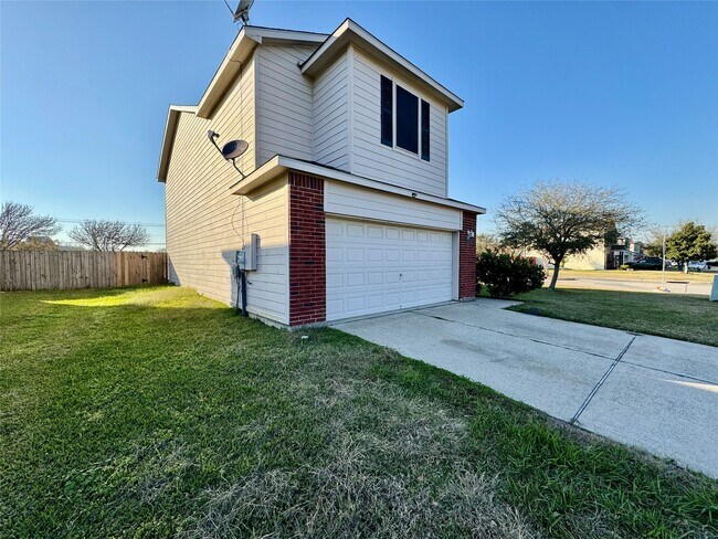 Building Photo - 2503 Marlin Dr