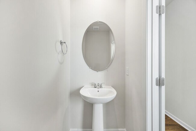 Building Photo - 512 Serena Trl