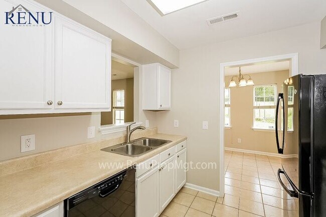 Foto del edificio - Now Available!