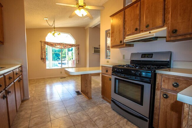 Foto del edificio - 2851 Smoke Tree Ln