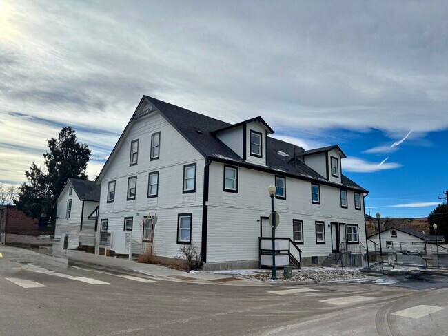 Building Photo - 321 Jerry St
