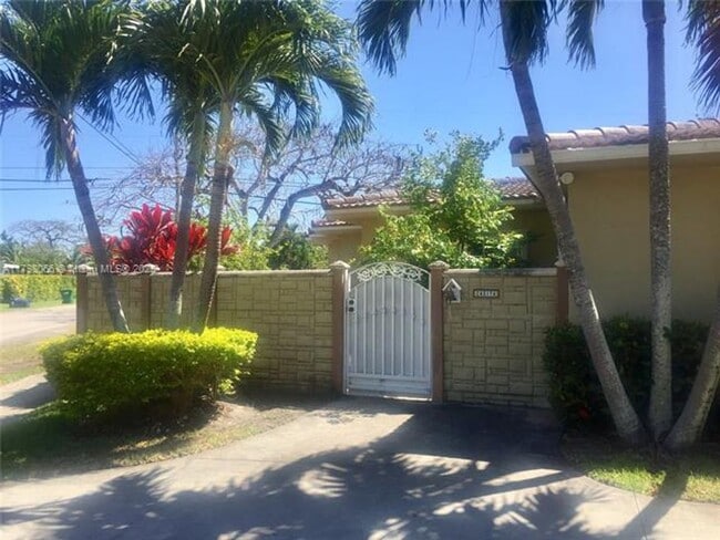Building Photo - 6810 SW 51st St