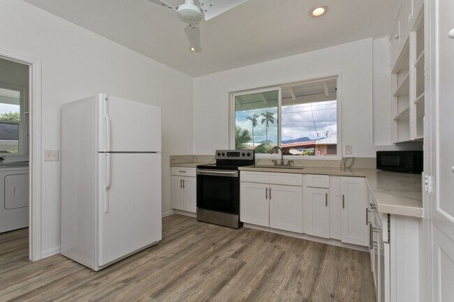 Foto del edificio - NEWLY RENOVATED 3 BED, 1 BATH HOME IN WAHIAWA