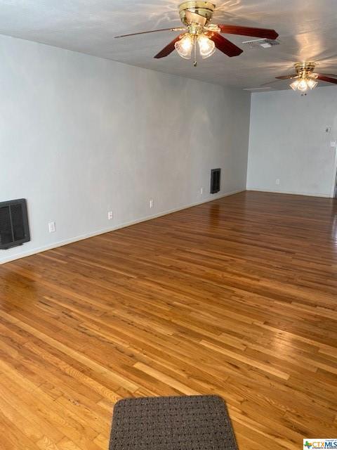 Foto del edificio - 310 N Veramendi Ave