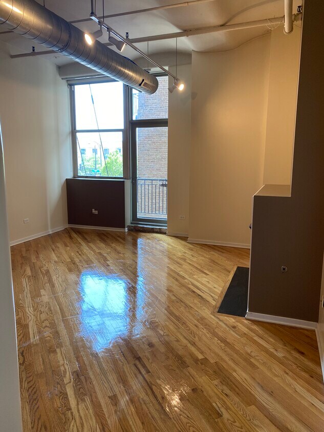 Primary Photo - 500 S Clinton St