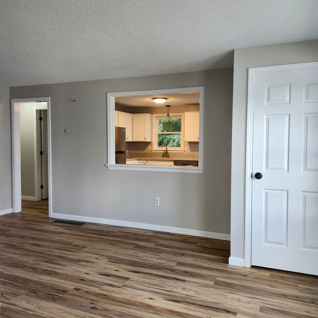 Building Photo - 6A Pine Grove Ave