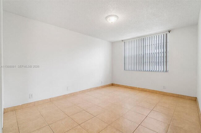 Foto del edificio - 8302 NW 24th St