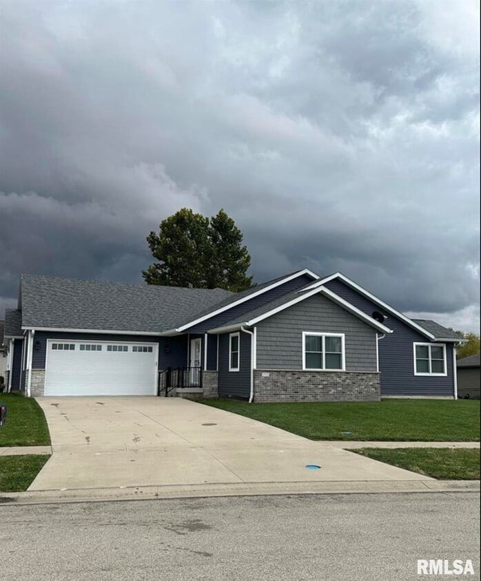 600 Burberry Ln, Rochester, IL 62563 Townhome Rentals in Rochester IL