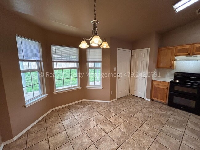 Building Photo - 320 Chateau Dr