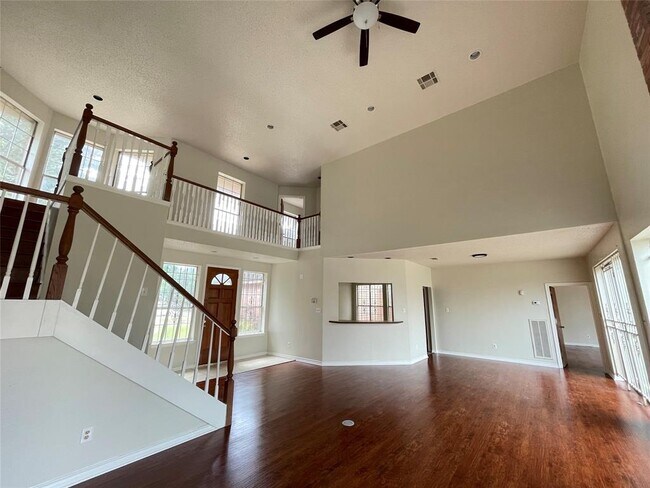Building Photo - 8018 Via Bella Dr