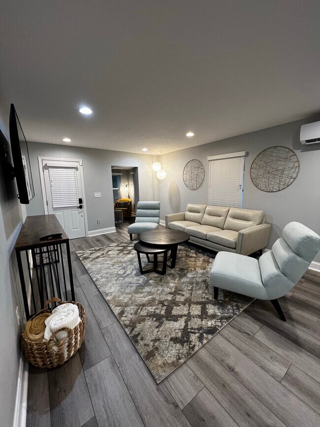 Building Photo - 205 W Emily St