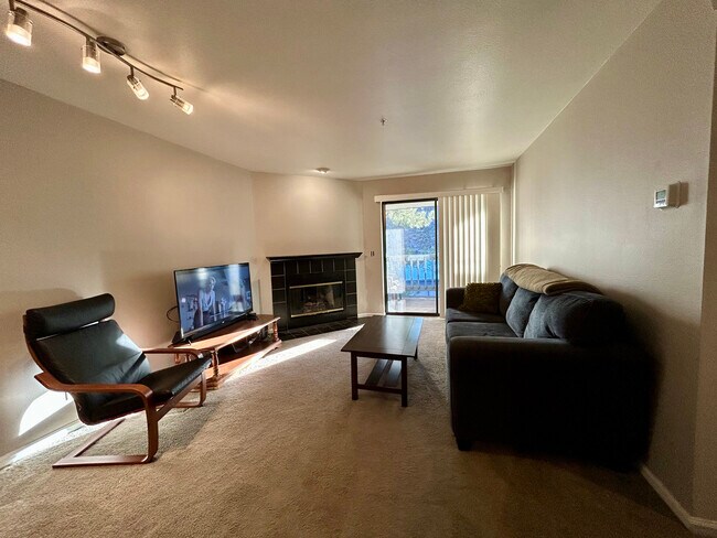 Sala de estar y puerta al balcón - 2727 Folsom St